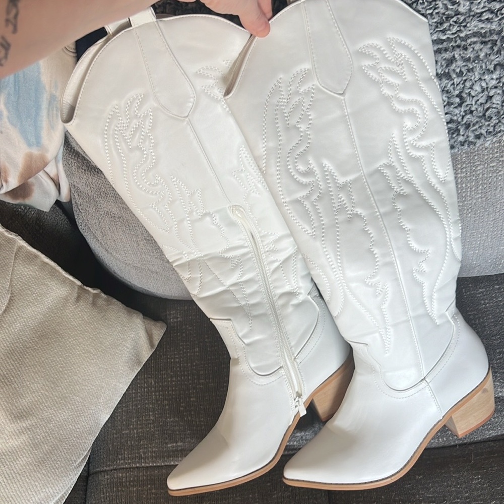White knee high cowgirl boots with a vintage embroidery